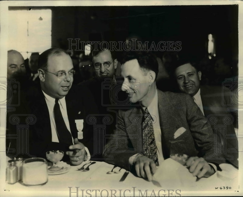 Load image into Gallery viewer, 1932 Press Photo Edward Turner Cartage Co of Detroit, DW Russell Fargo Motor Co
