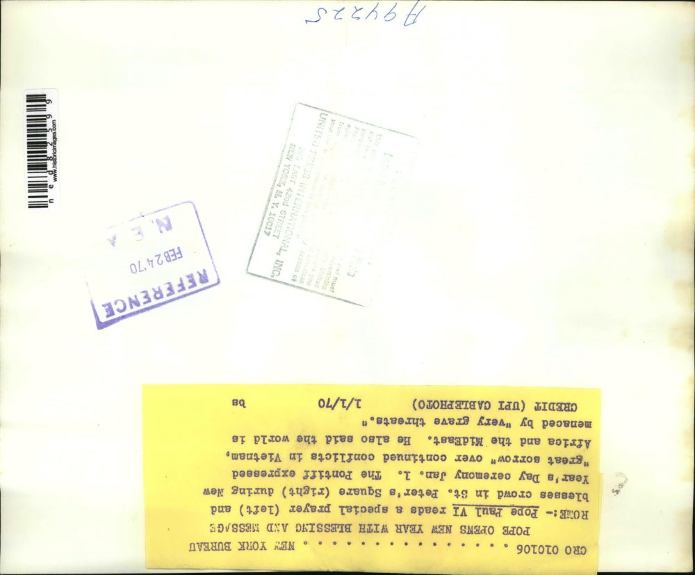 1970 Press Photo Pope Paul VI reads a special prayer and blessed crowd