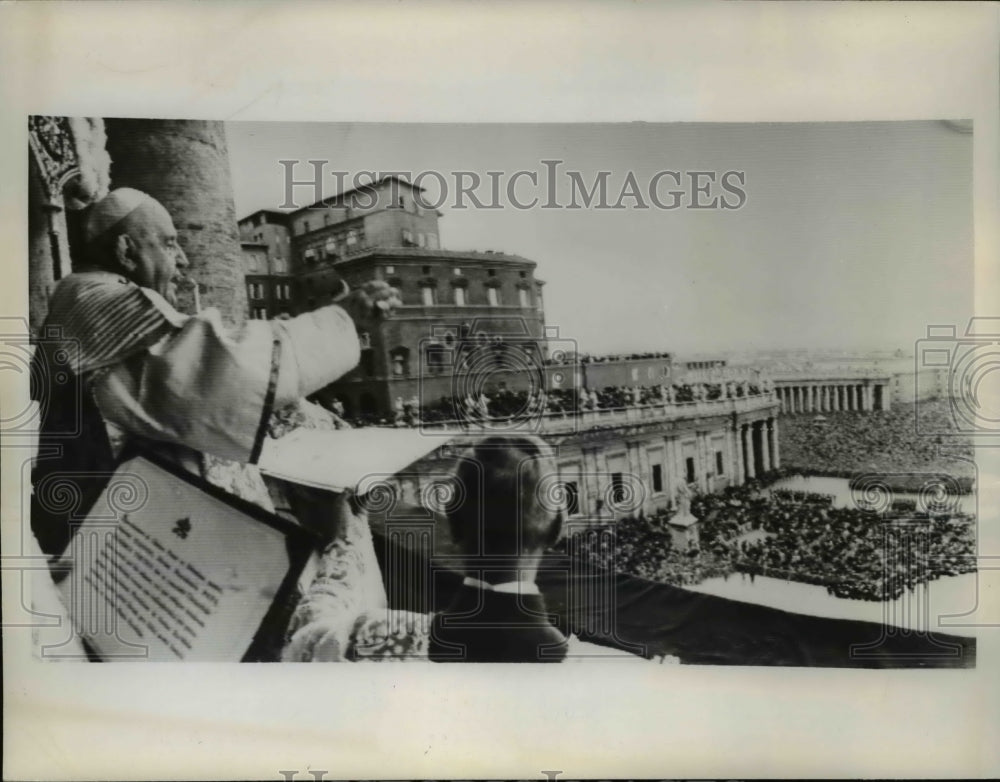 1961 Press Photo Vatican City Pope John XXIII at St Peter's Basilica