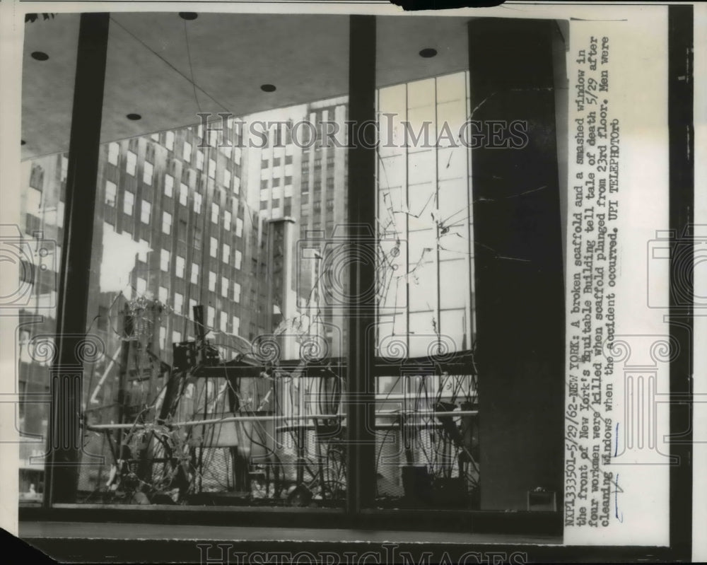 1962 Press Photo A broken scaffold and smashed window in front of New York