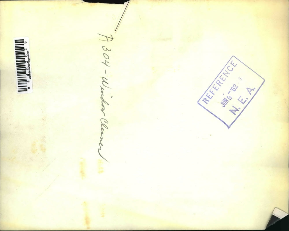 1962 Press Photo A broken scaffold and smashed window in front of New York