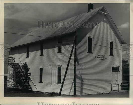 Press Photo Montville Township Hall, Medina County
