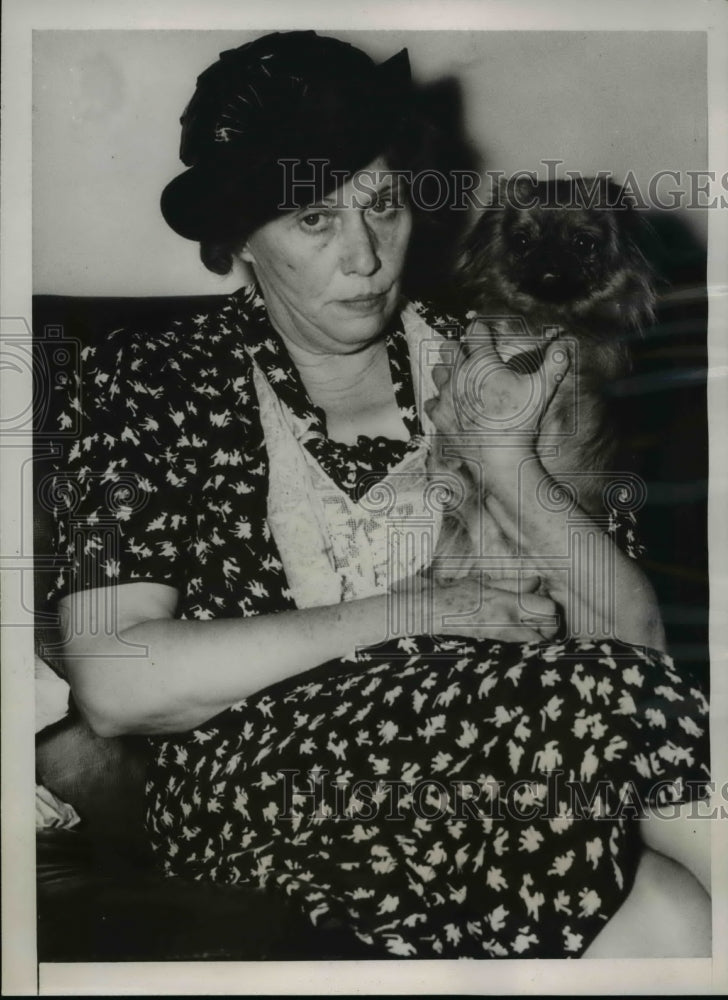 1938 Press Photo Seattle Wash Mrs Margaret Fawcett & pet Pekenese dog