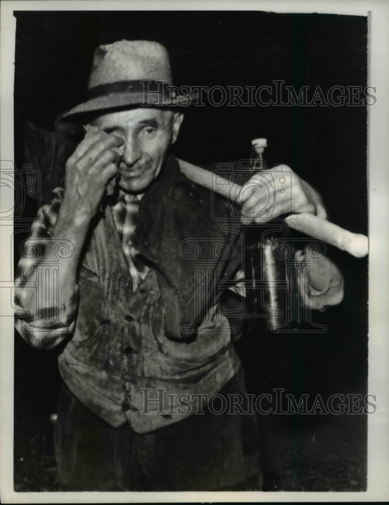 Load image into Gallery viewer, 1963 Press Photo Sotto Il Monte Italy a schoolmate of Pope John XXIII, farmer
