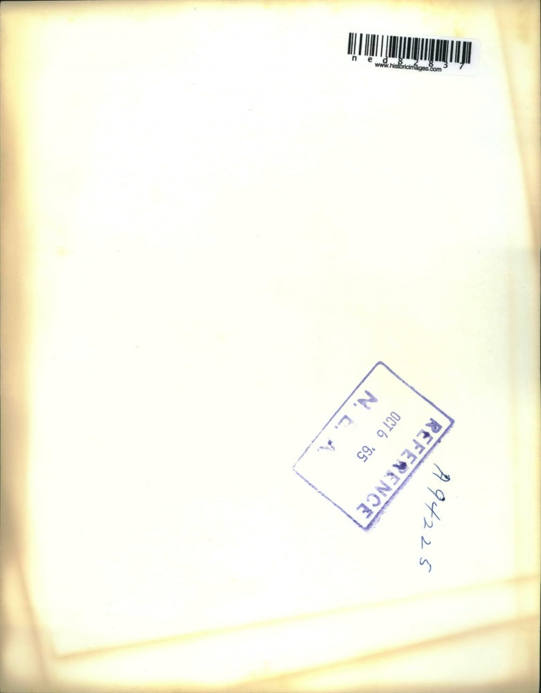 1965 Press Photo Pope Paul VI adjusting his wind blown cape