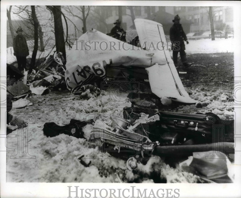 Load image into Gallery viewer, 1967 Press Photo Wreckage of Plane Crash in Fog in Chicago
