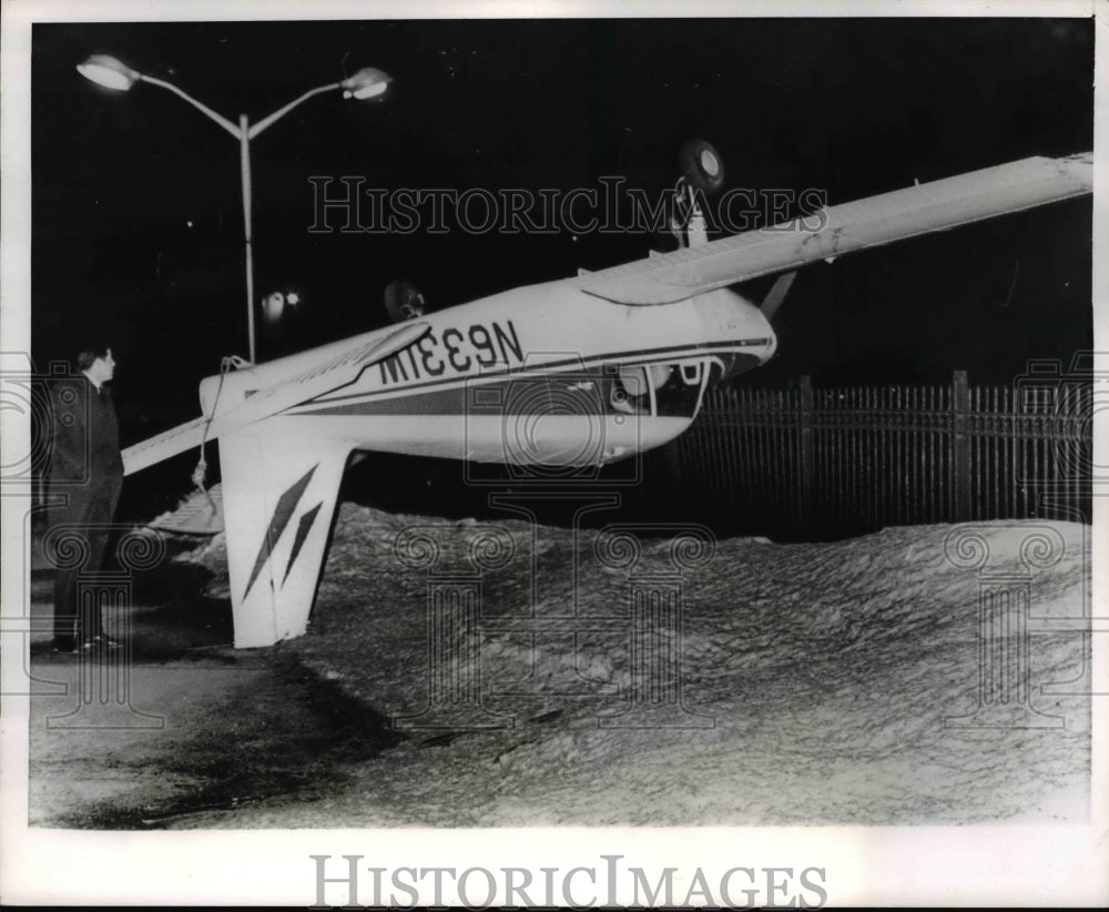 1967 Press Photo Pittsburgh Pa Frank Russo & a flipped over small plane