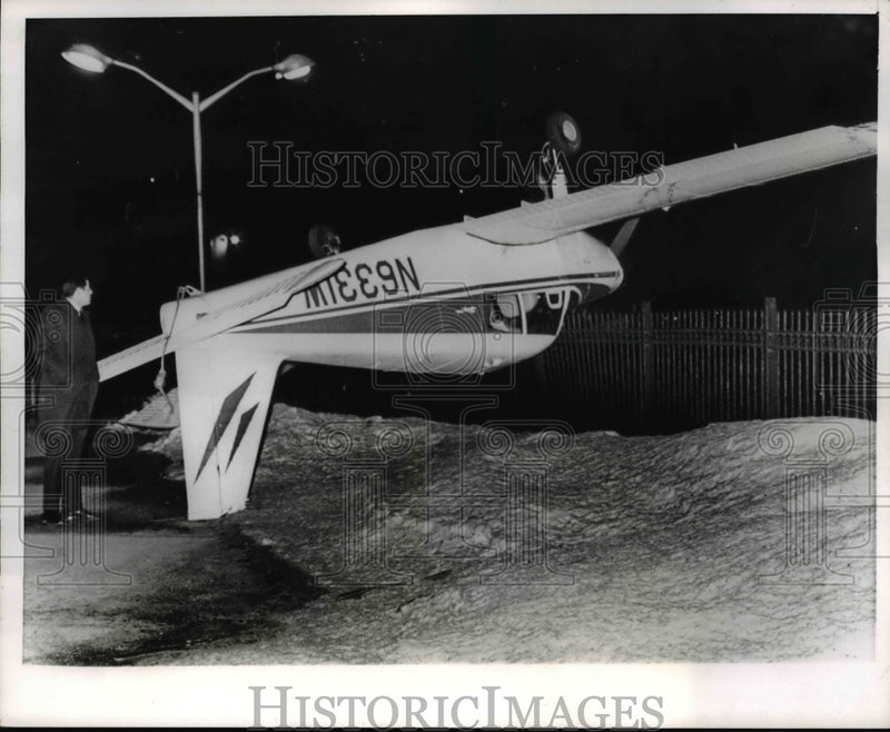 Load image into Gallery viewer, 1967 Press Photo Pittsburgh Pa Frank Russo &amp; a flipped over small plane
