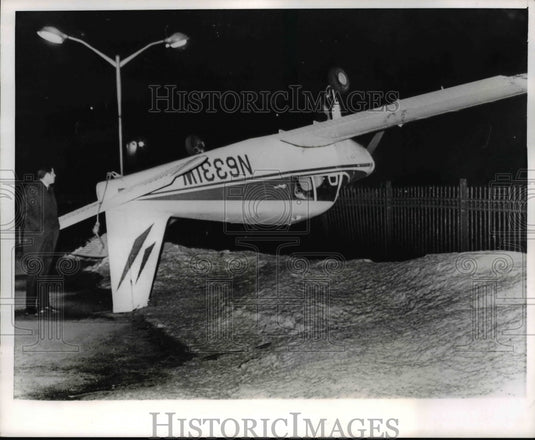 1967 Press Photo Pittsburgh Pa Frank Russo & a flipped over small plane