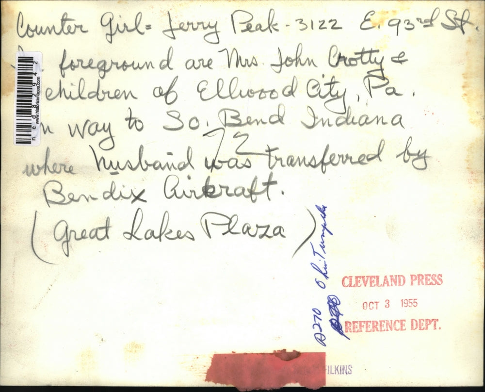 1955 Press Photo Counter girl Jerry Peak In foreground Mrs John Crotty and