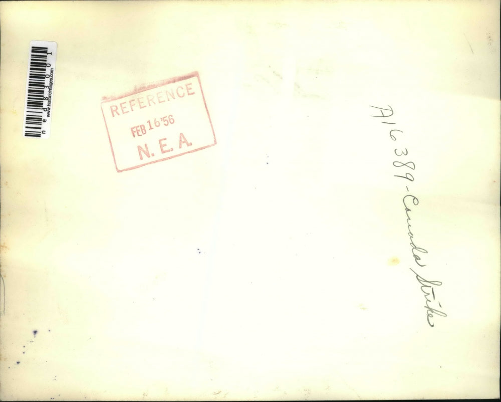 1956 Press Photo General Motors of Canada Strike Negotiators Meeting