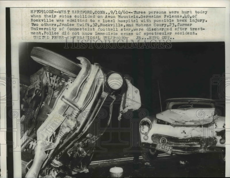 Load image into Gallery viewer, 1960 Press Photo West Hartford Conn 3 person were hurt when their autos collided
