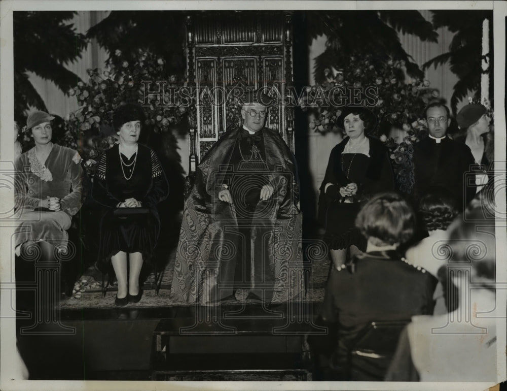 1933 Press Photo His Eminence, Cardinal Hayes is guest of honor at a reception