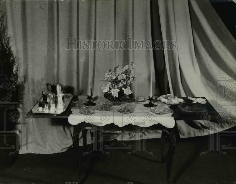 Load image into Gallery viewer, 1931 Press Photo Louis XVI Tea Table with Amber Glassware
