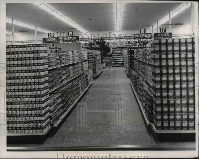 Load image into Gallery viewer, 1953 Press Photo Pick N Pay Supermarket Van Aken Warrensville Center

