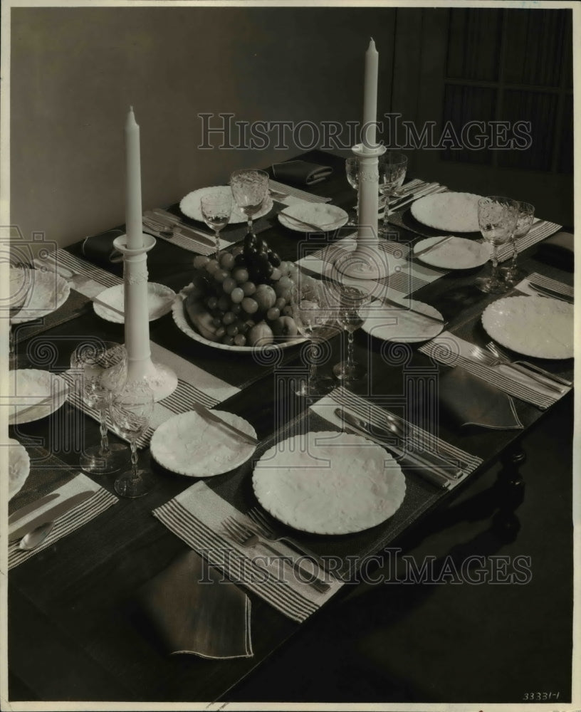1936 Press Photo Grapes and Pears for a Modern Center Piece