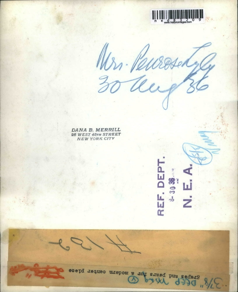 1936 Press Photo Grapes and Pears for a Modern Center Piece