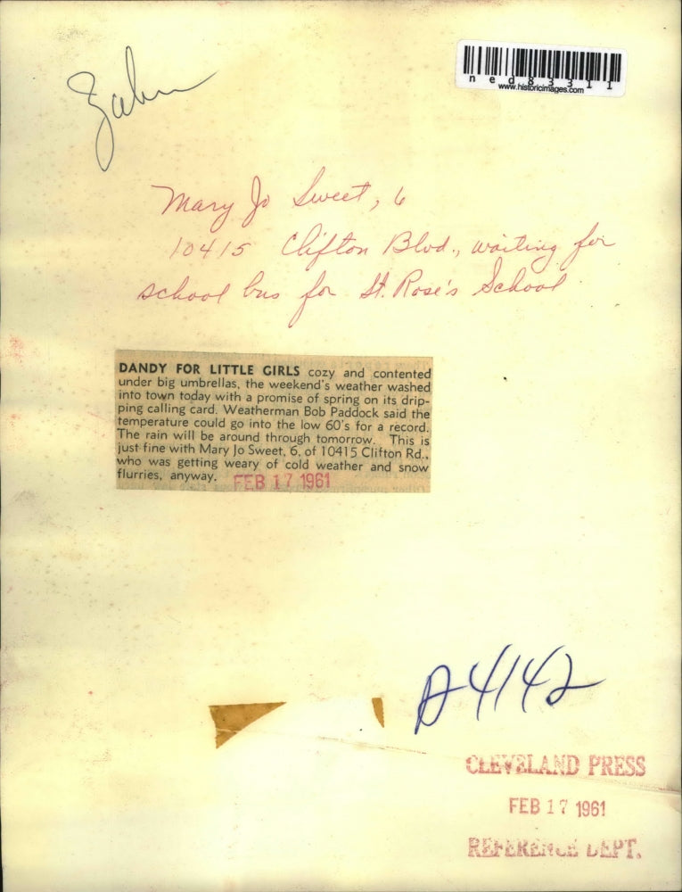 1961 Press Photo Mary Jo Sweet waiting for her schoold bus.