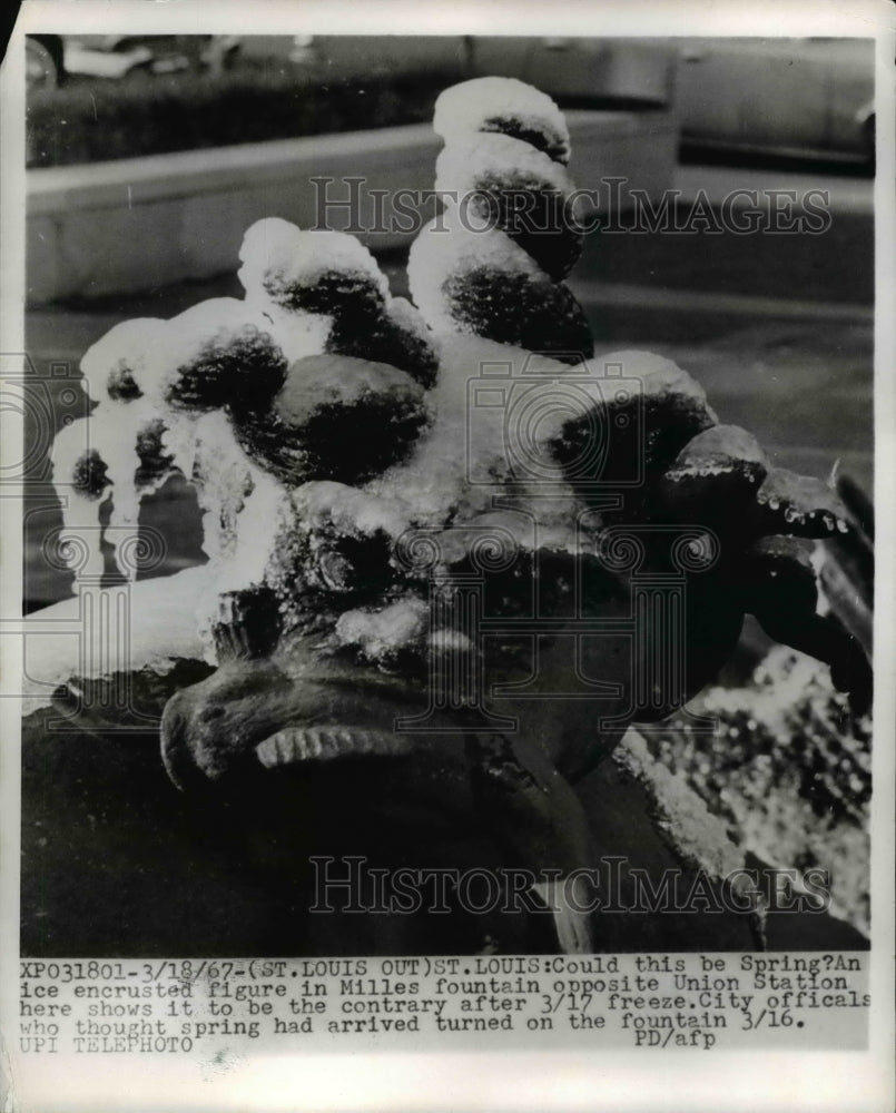 1967 Press Photo Ice encrusted figure in Milles fountain at St. Louis