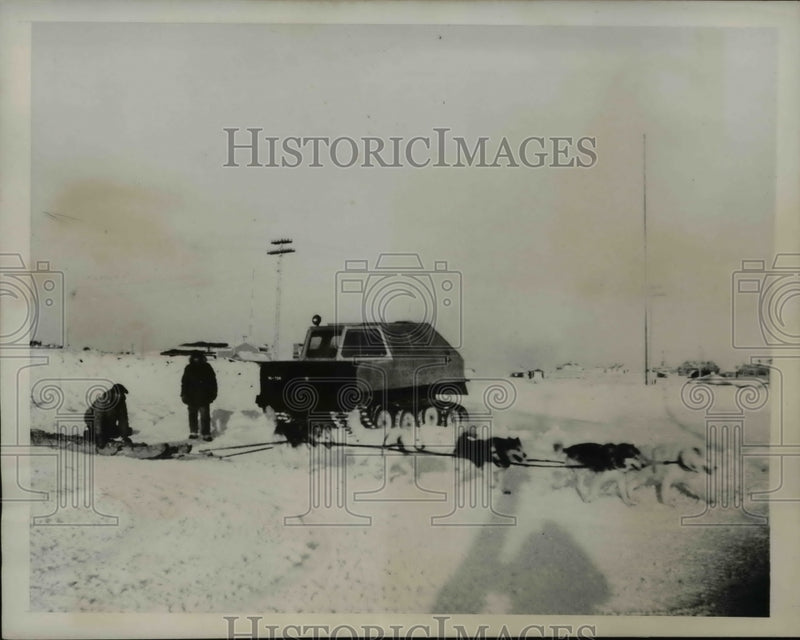 Load image into Gallery viewer, 1948 Press Photo New Canadian Army Snowmobiles with a team of huskies
