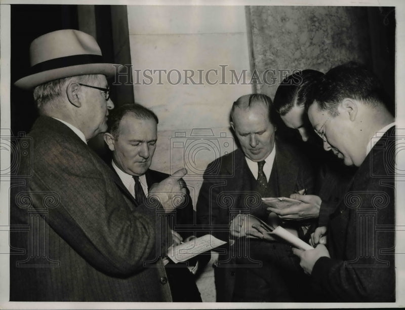 Load image into Gallery viewer, 1938 Press Photo Wash DC Rep Charles Gifford of Mass &amp; reporters
