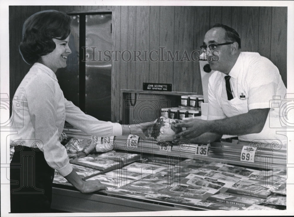 1967 Press Photo Kathleen Hoover and John Andornetto,Manager, Meat Department