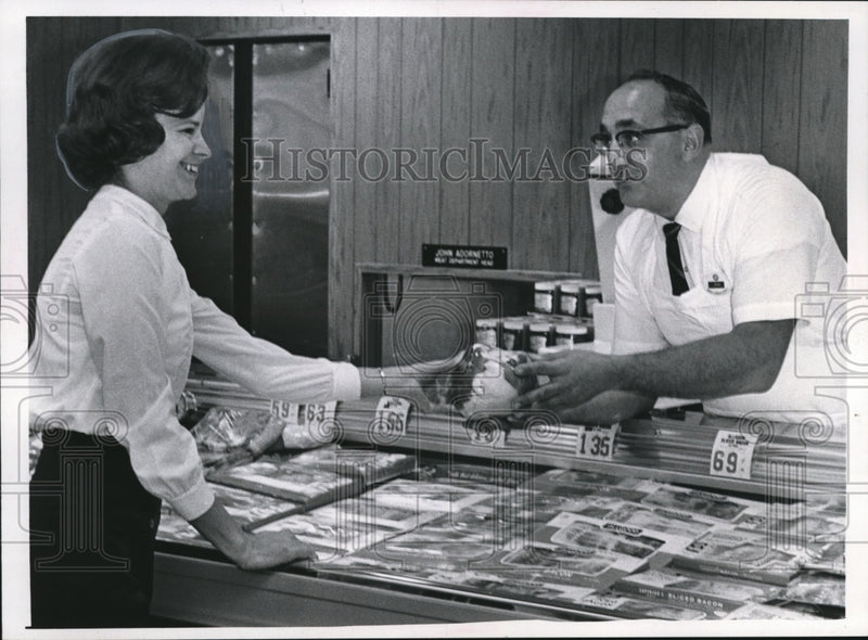 Load image into Gallery viewer, 1967 Press Photo Kathleen Hoover and John Andornetto,Manager, Meat Department
