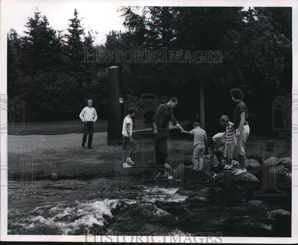 1967 Press Photo The tourists at the Itasca State Park