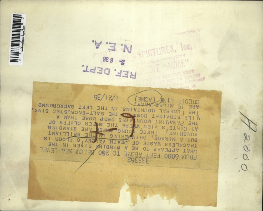 1936 Press Photo Young women standing at Dante's view in Death Valley