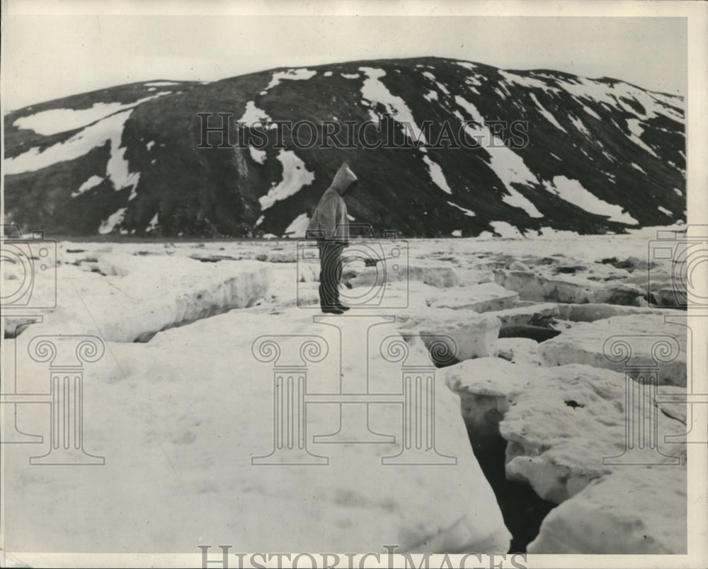 1930 Press Photo An Eskimo at the Cape Hope's Advance Hudson Straits