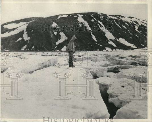 1930 Press Photo An Eskimo at the Cape Hope's Advance Hudson Straits