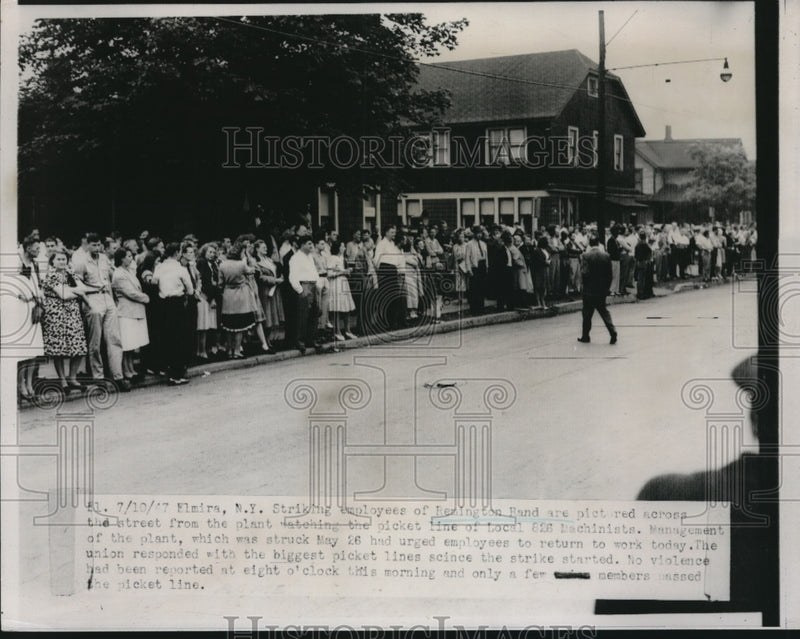 Load image into Gallery viewer, 1947 Press Photo Striking employees of Remington Band across street of plant
