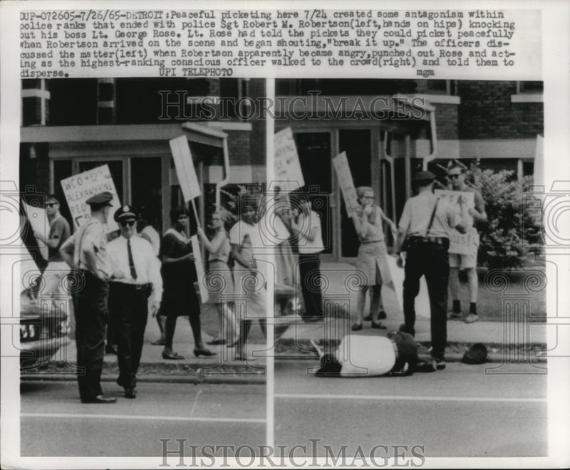 Load image into Gallery viewer, 1965 Press Photo Peaceful picketers creates antagonism with police
