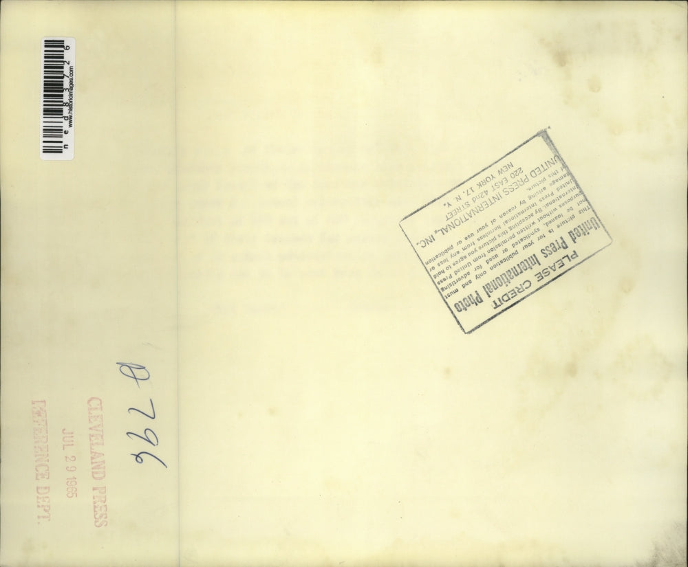 1965 Press Photo Peaceful picketers creates antagonism with police