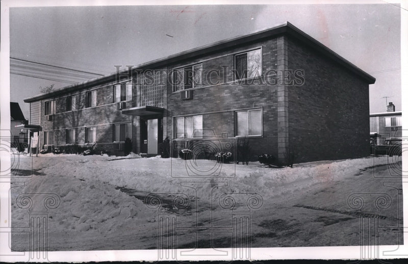 Load image into Gallery viewer, 1954 Press Photo Galaxy Apartments Jerry Fleeter Snaford
