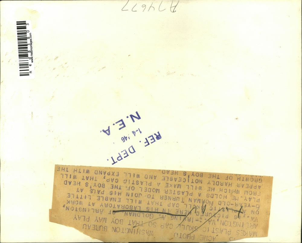 1946 Press Photo Irving A. Goldman Doing a Plastic Skull