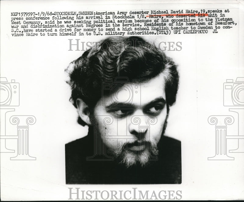 Load image into Gallery viewer, 1968 Press Photo Army deserter Michael David Haire at press conference in Sweden
