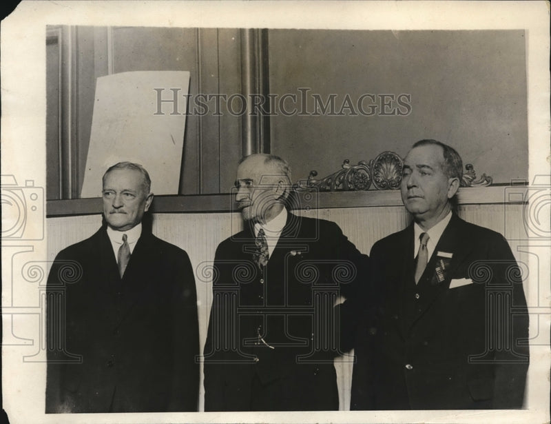 Load image into Gallery viewer, 1927 Press Photo Gen John Pershing, Farm Bureau exec Sam Thompson &amp; EA O'Neil
