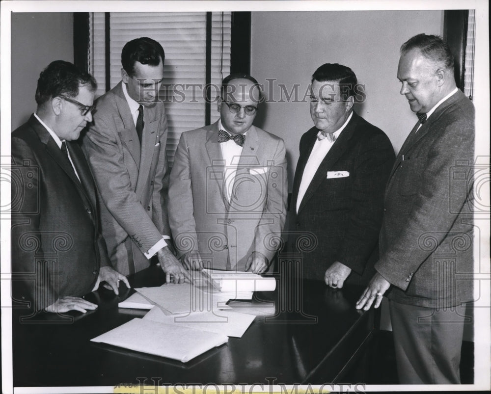 1957 Press Photo Members of Hamond, IND council present budget to Andrew Kovacik- Historic Images