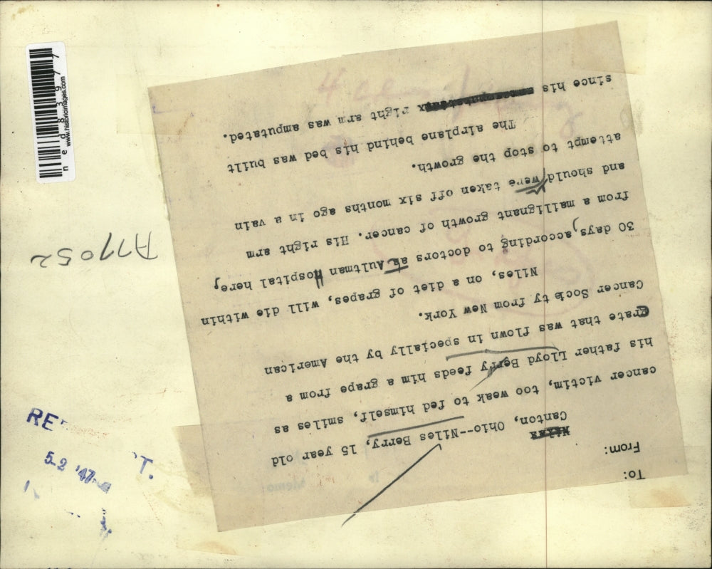 1947 Press Photo Lloyd Berry feeding son Niles Berry when too weak to feed self