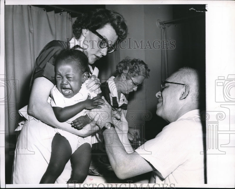 Load image into Gallery viewer, 1956 Press Photo Kathleen Bunton gets polio vaccine from Doctor BJ Neiman
