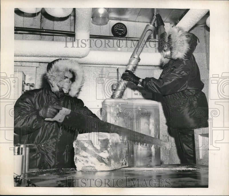 Load image into Gallery viewer, 1955 Press Photo Tom Olsen and Glenn Walker in Army Engineer Corps testing lab
