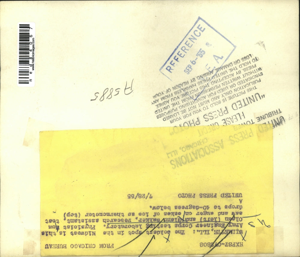 1955 Press Photo Tom Olsen and Glenn Walker in Army Engineer Corps testing lab