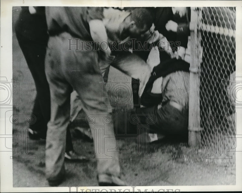 Load image into Gallery viewer, 1937 Press Photo Union Workers Ford Employees Attacked Auto Earborn Michigan
