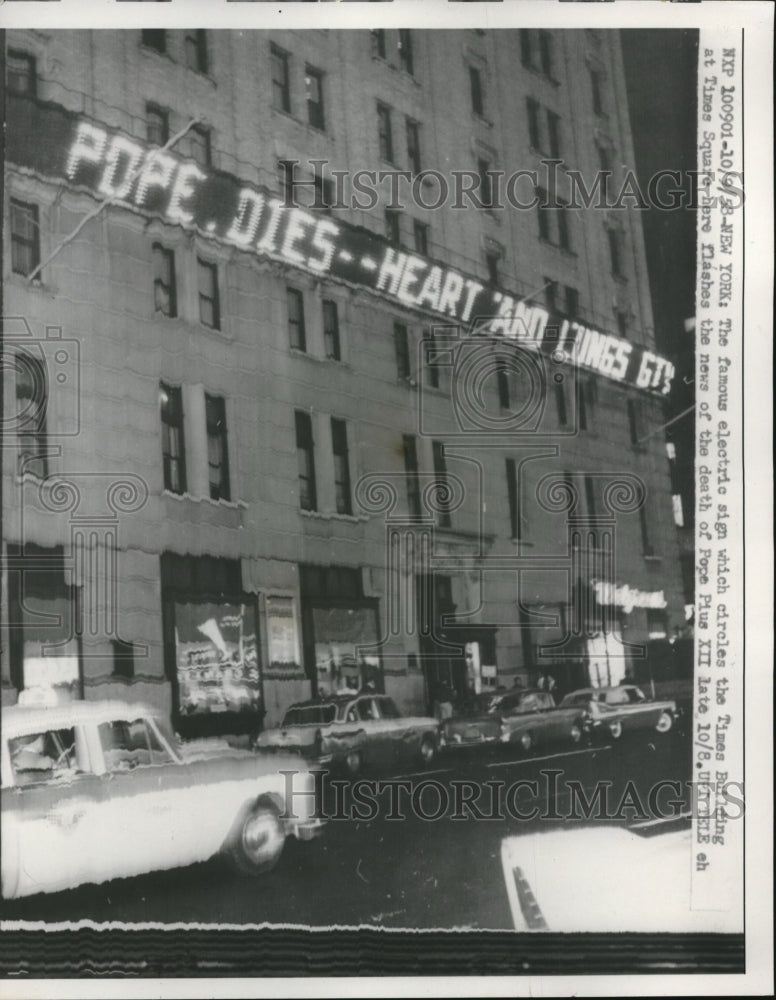 1958 Press Photo The famous electric sign on Times Building at Times Square