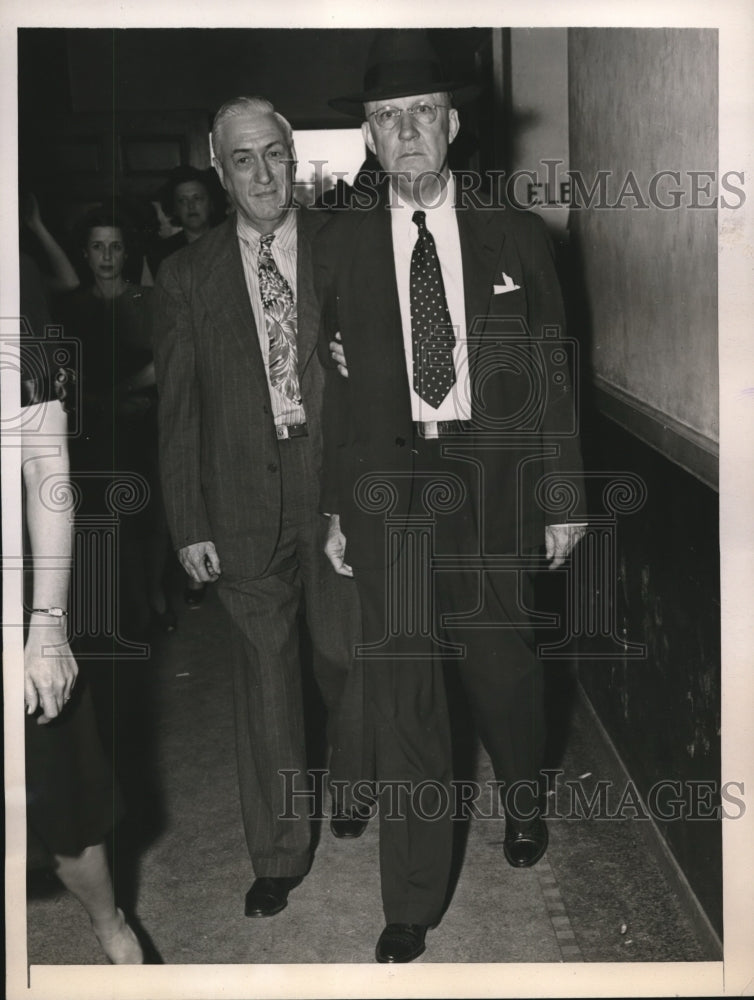 1945 Press Photo Toxicologist Dr. William McNally, Attorney Edgar Brown