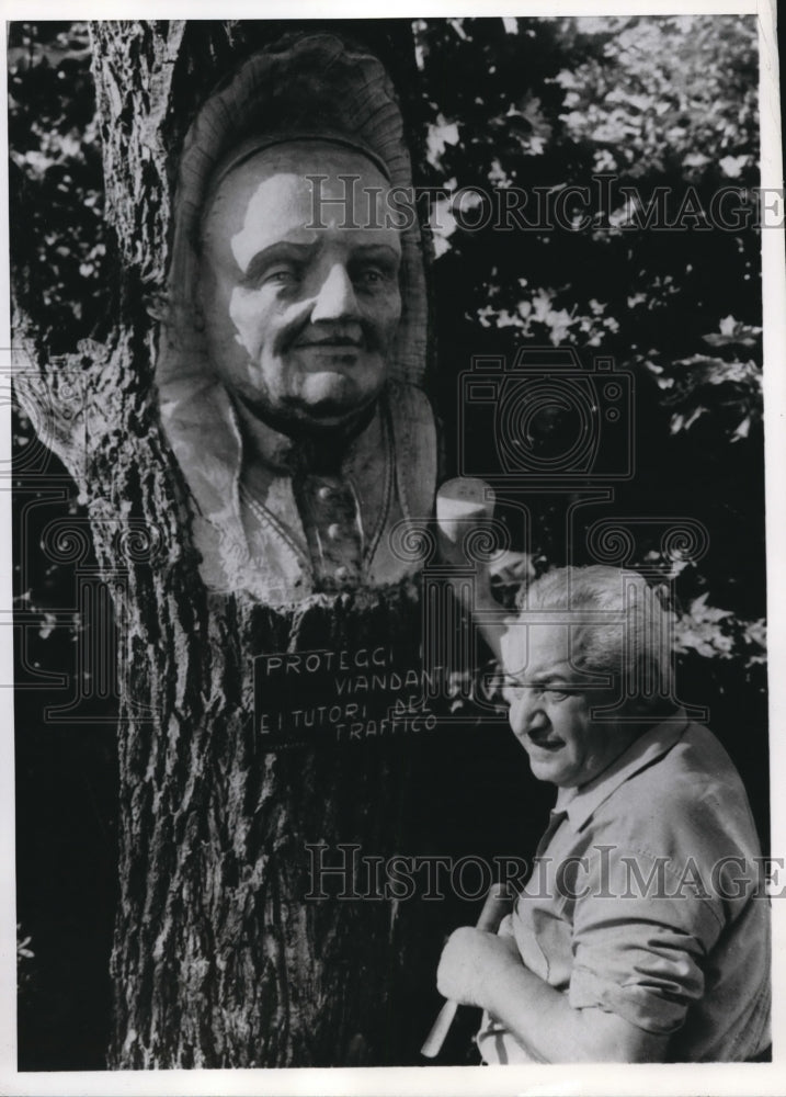 1968 Press Photo Brescia Italy Sculptor Emilio Lorandi puts finishing touches