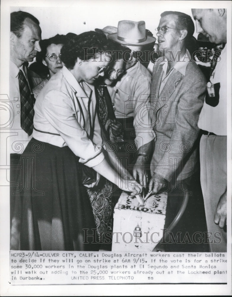 Load image into Gallery viewer, 1952 Press Photo Douglas Aircraft Workers cast their ballots
