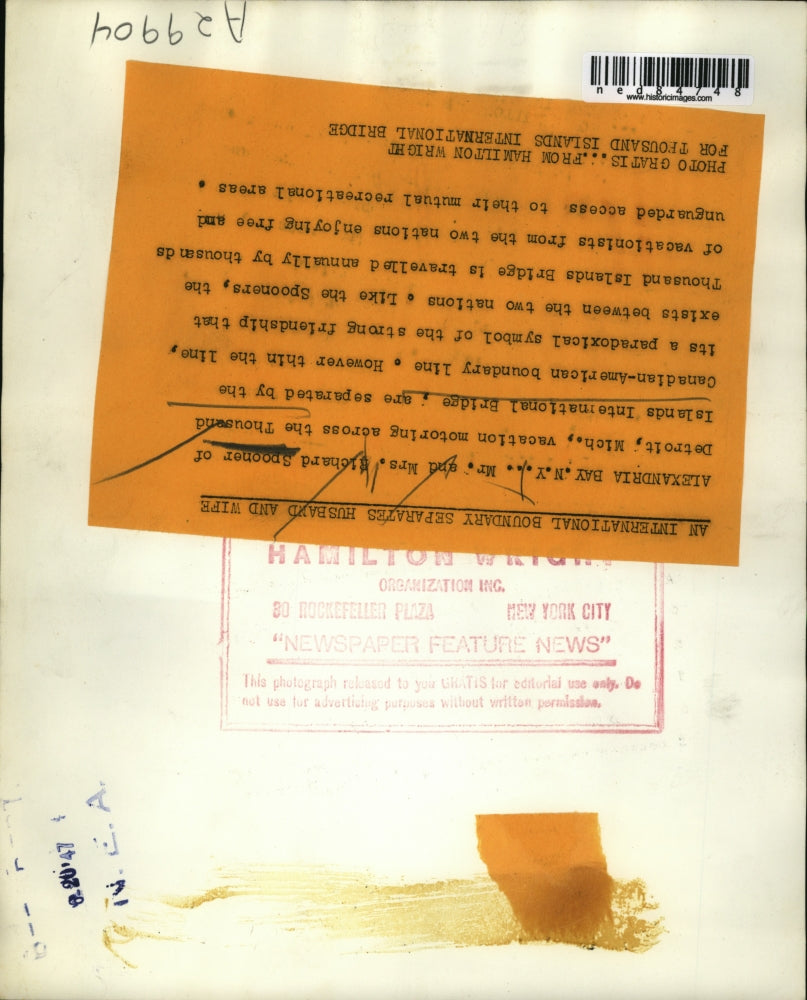 1947 Press Photo Mr & Mrs.Richard Spooner of Mich.at Thousand Island Intl Bridge