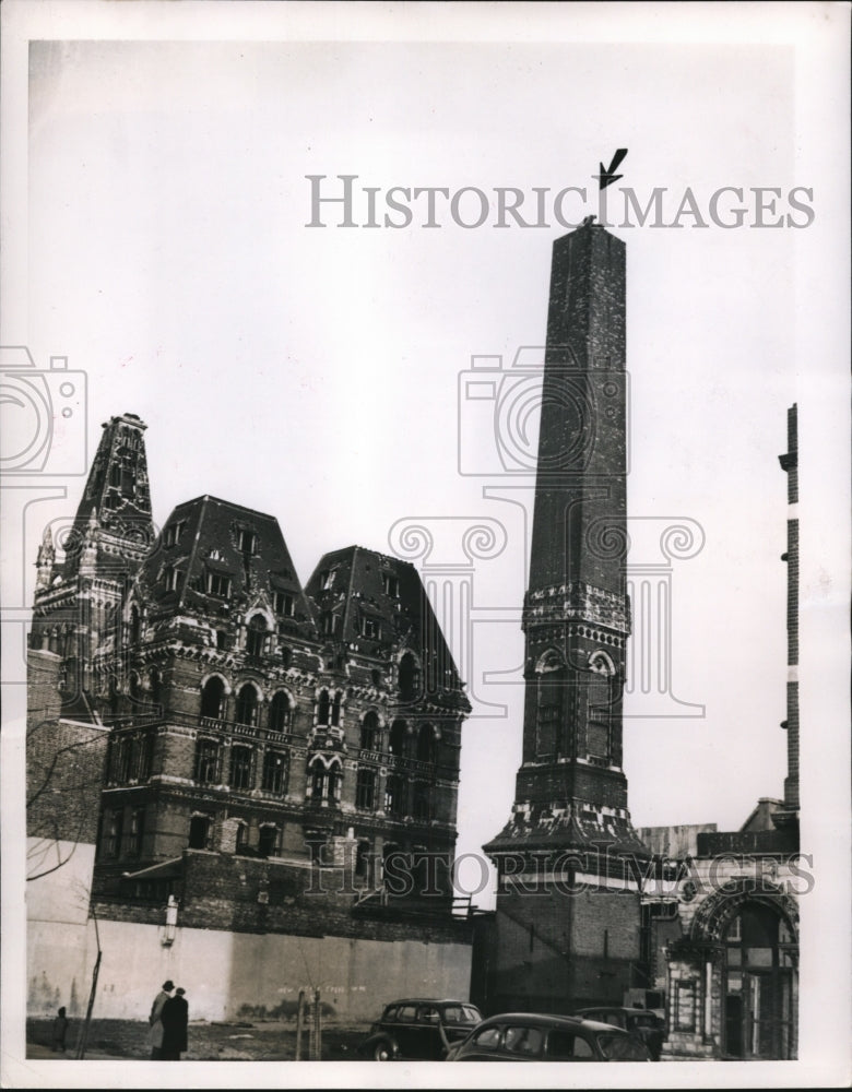 Load image into Gallery viewer, 1952 Press Photo Doulton Chimney built in 1876 at London England
